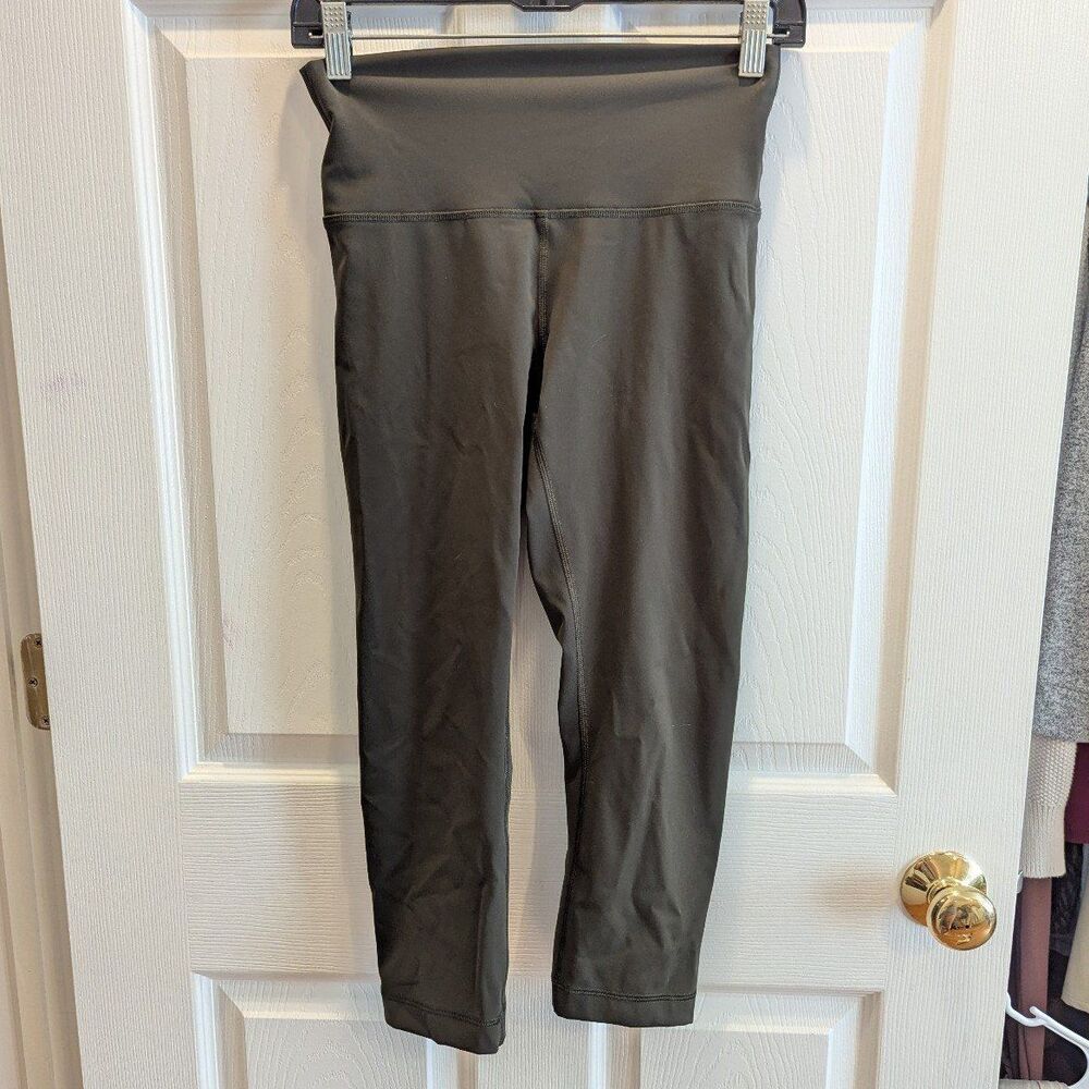 Quiet Luxury Athleisure Lululemon 6 Dark Olive Green Athletic Capri Leggings